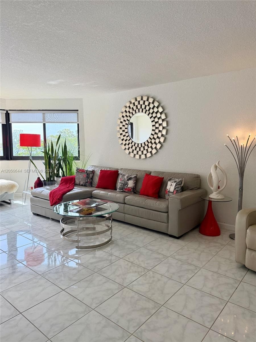 Lakeview of the Californi · #302-5 in Miami - Photo 3