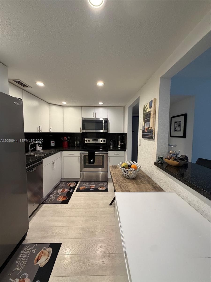 Lakeview of the Californi · #302-5 in Miami - Photo 18
