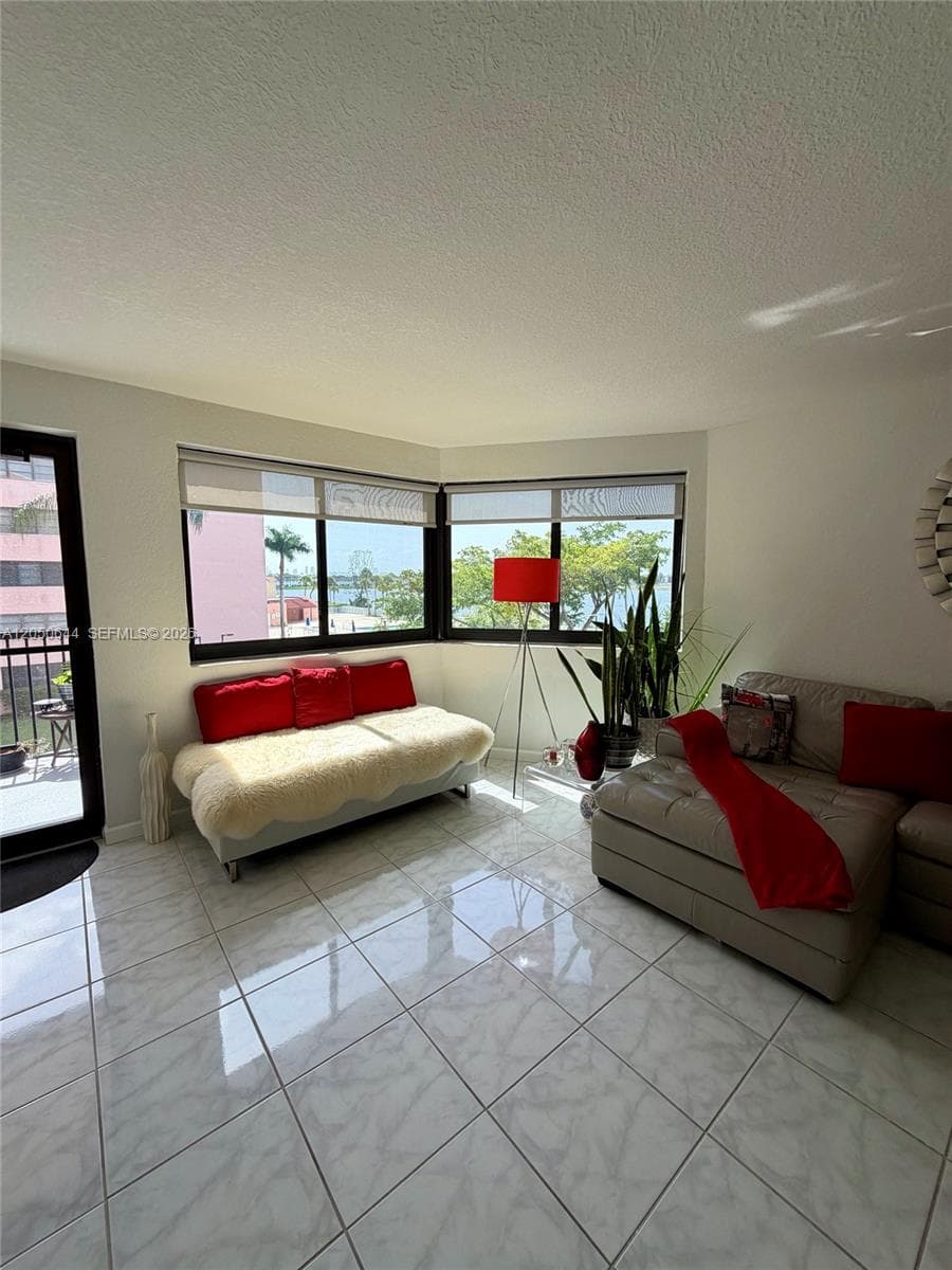 Lakeview of the Californi · #302-5 in Miami - Photo 4