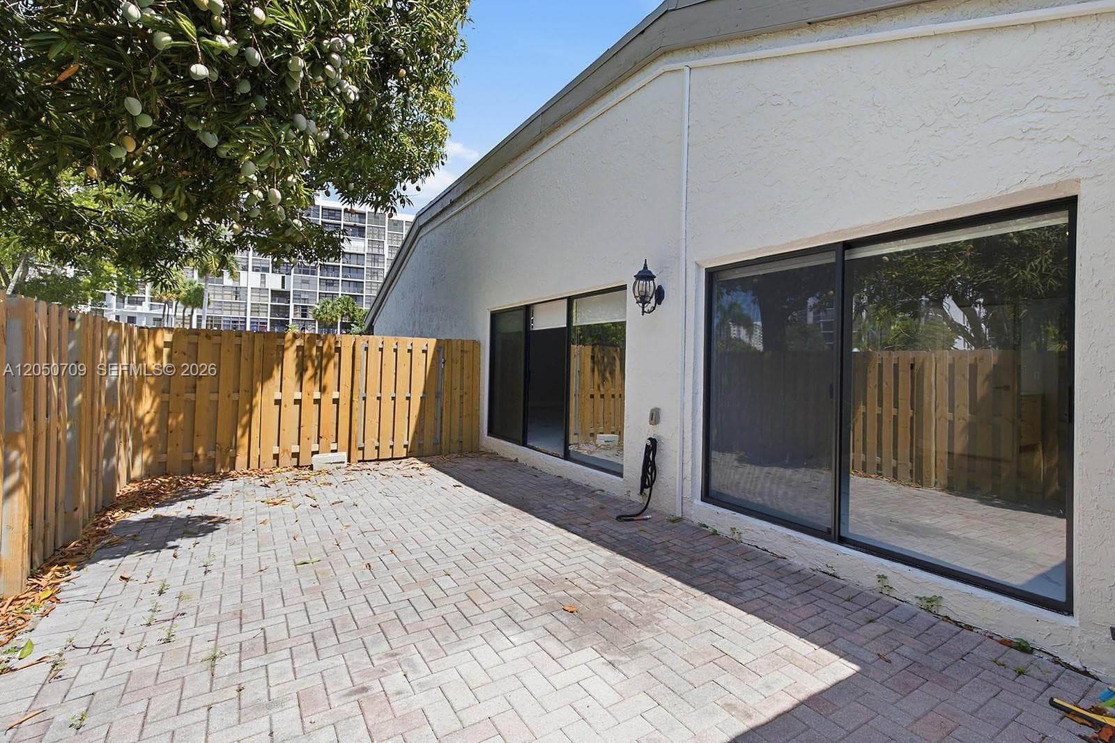605 Leslie Dr photo 8