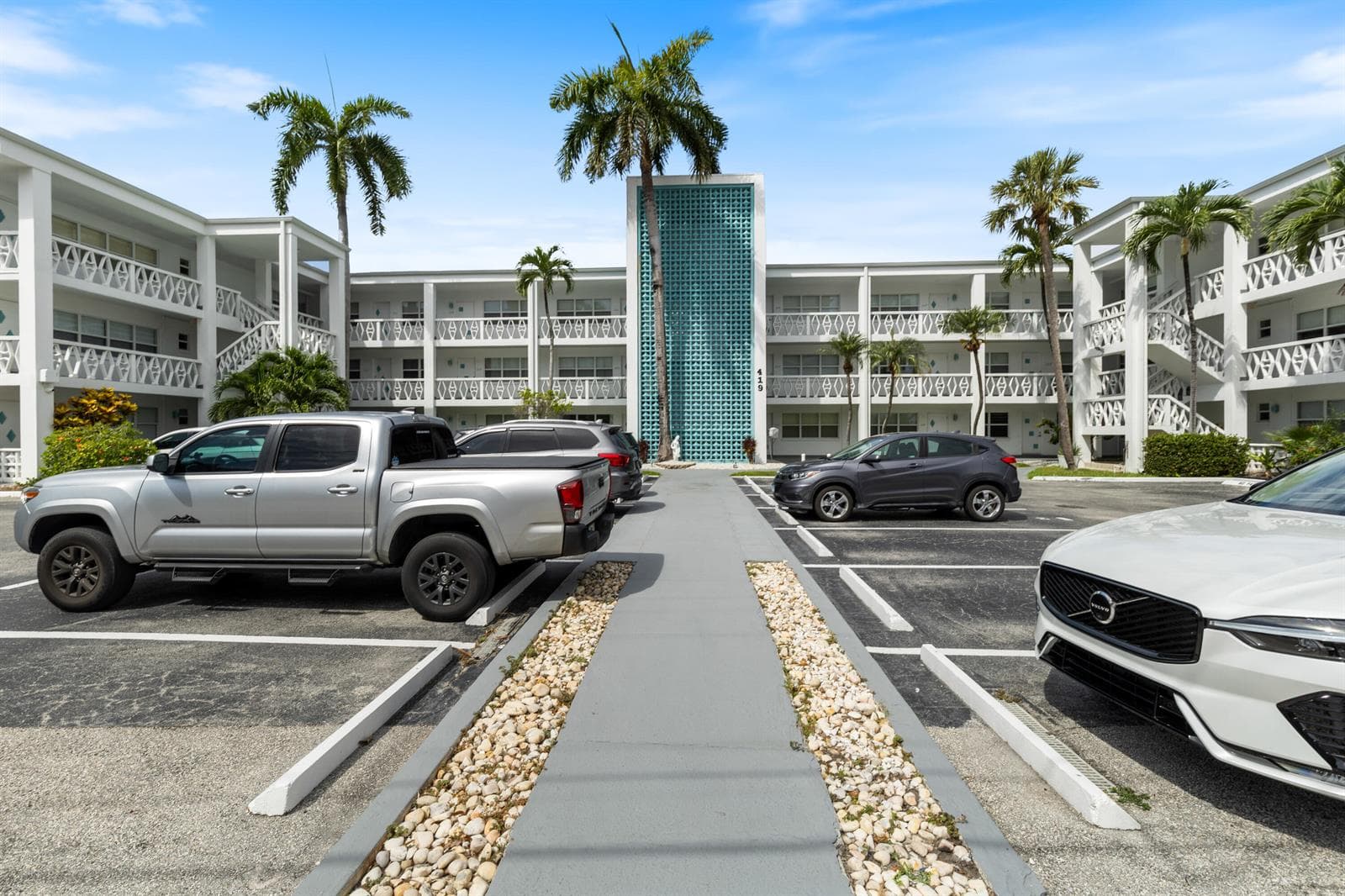 02-419 Golden Isles Drive Unit 210 Halle