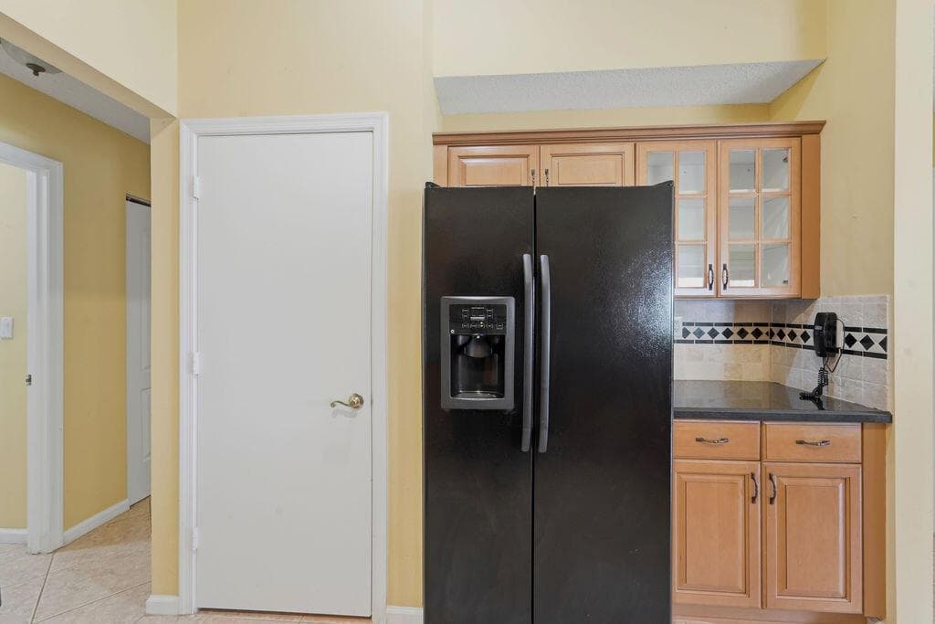Kitchen - Fridge & Pantry