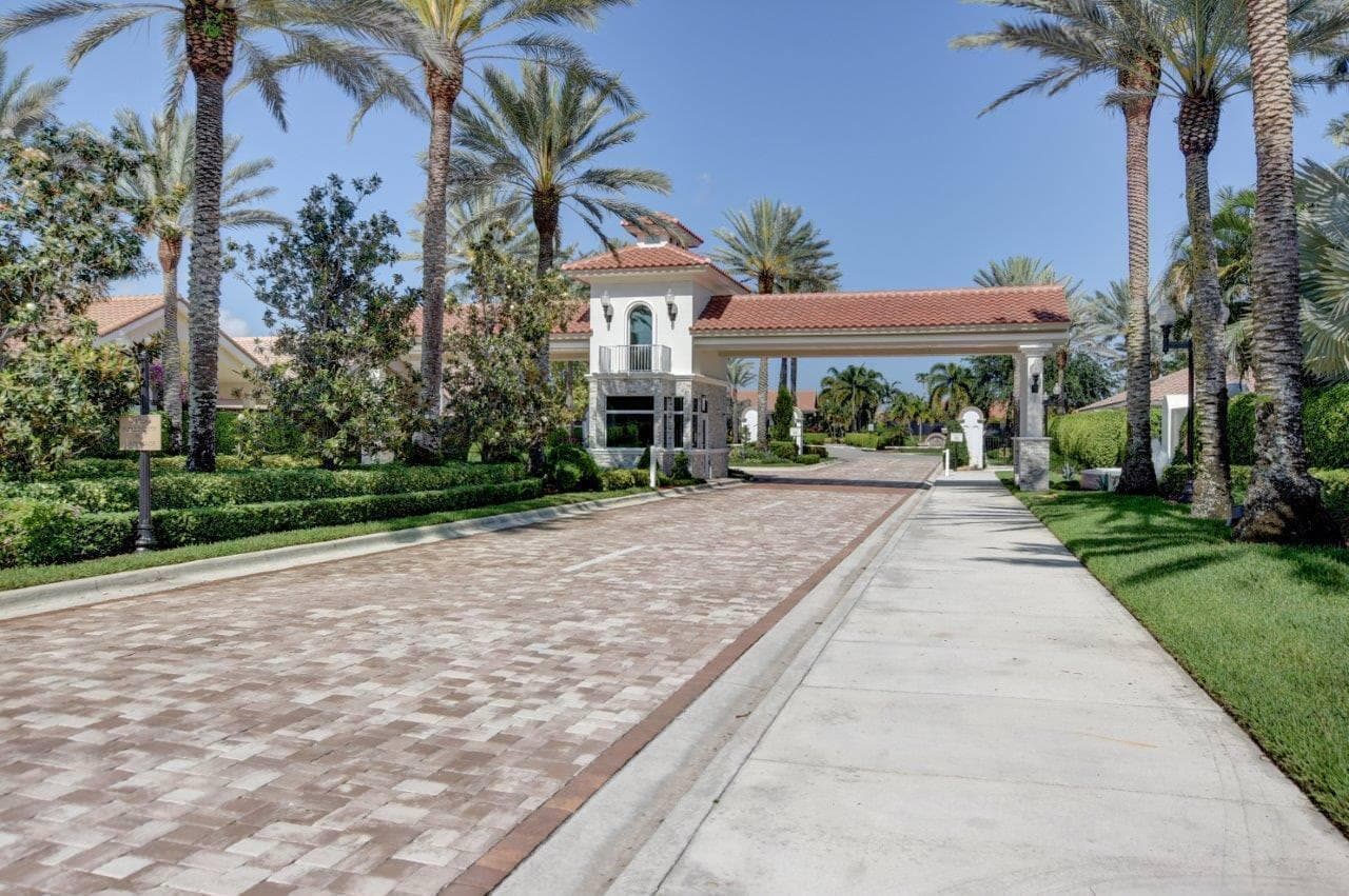 104-web-or-mls-cz 6280 nw 24th st-54