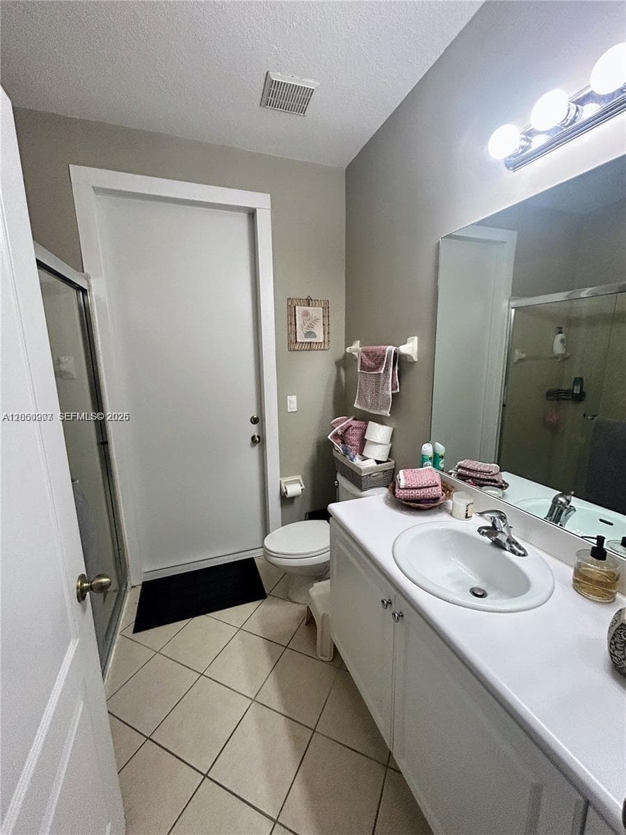 215 NE 32nd Ter photo 16