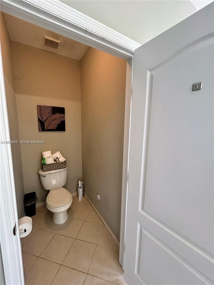 215 NE 32nd Ter photo 12