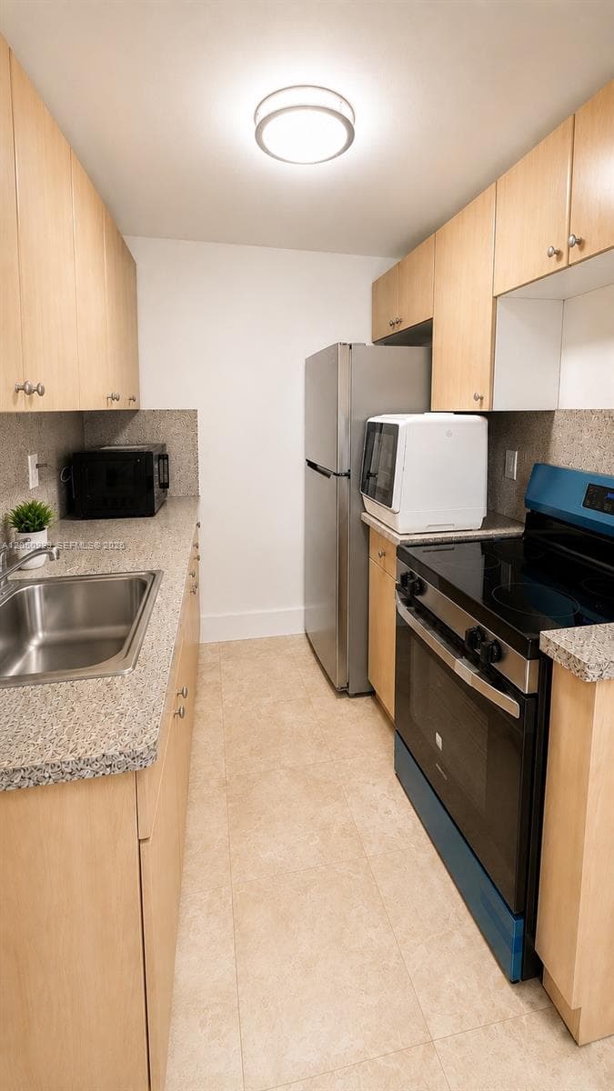 PARK FRONT CONDO · #208 in Miami Beach - Photo 4