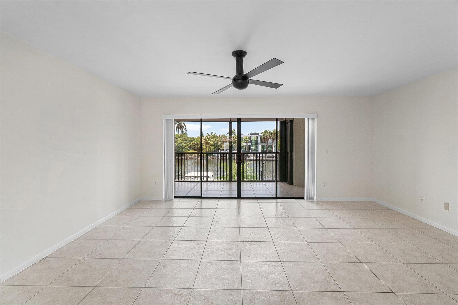 012-210CaptainsWalk-711-DelrayBeach-FL-3