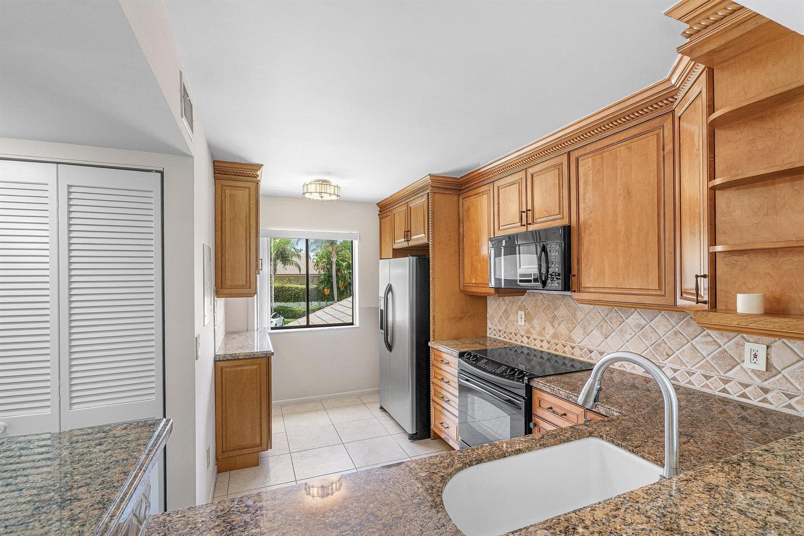 009-210CaptainsWalk-711-DelrayBeach-FL-3