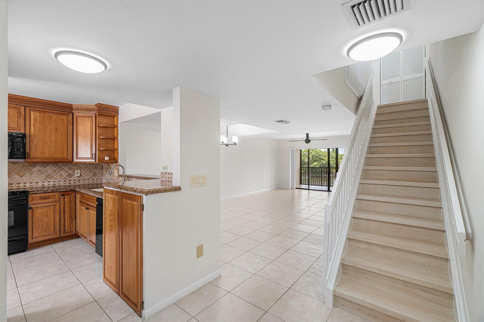 016-210CaptainsWalk-711-DelrayBeach-FL-3