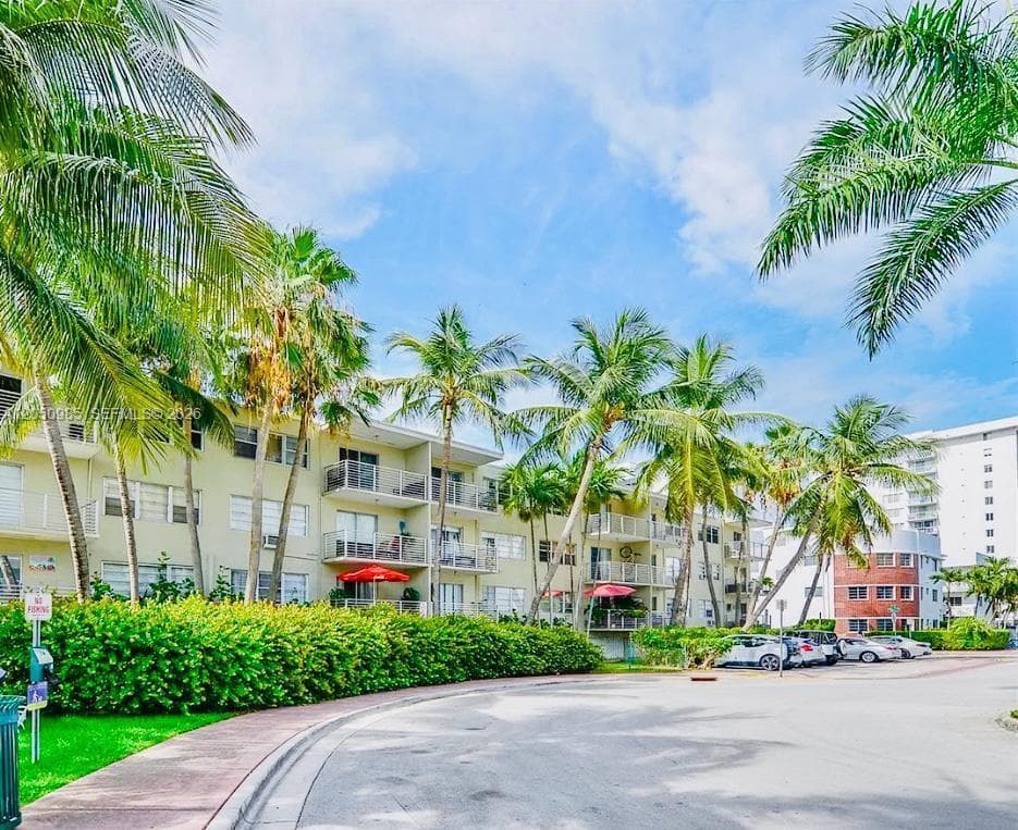 SUNSHINE BAY CONDO · #214 in Miami Beach - Photo 1