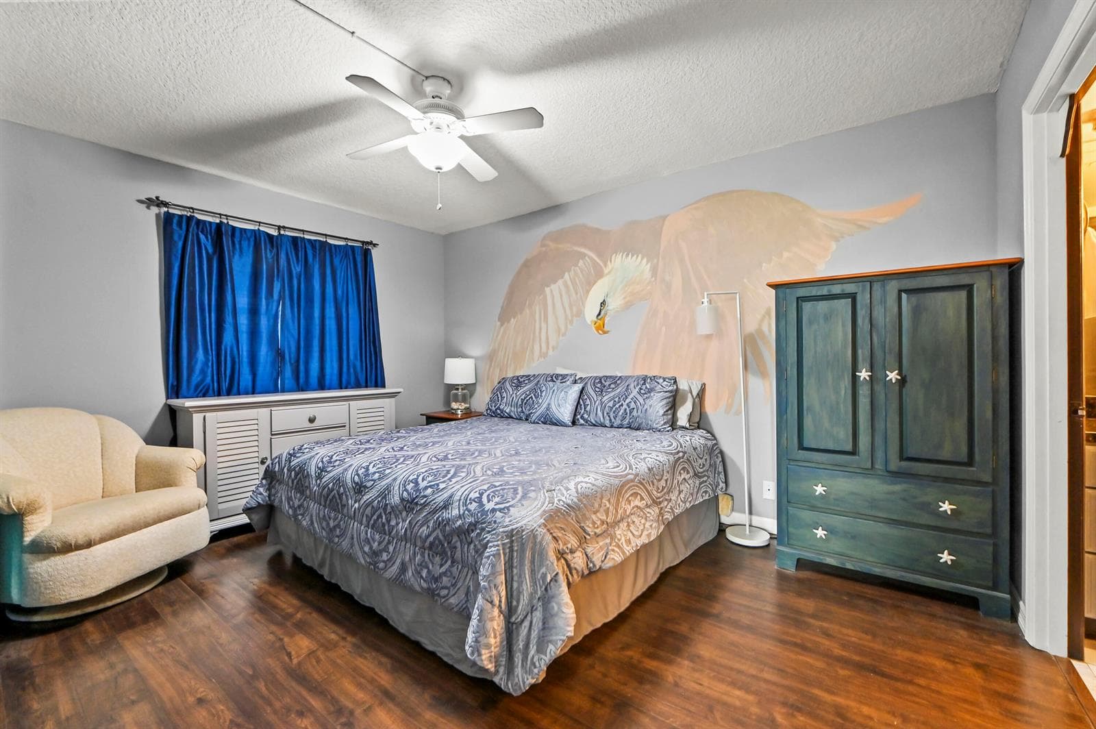 18 Bedroom 01