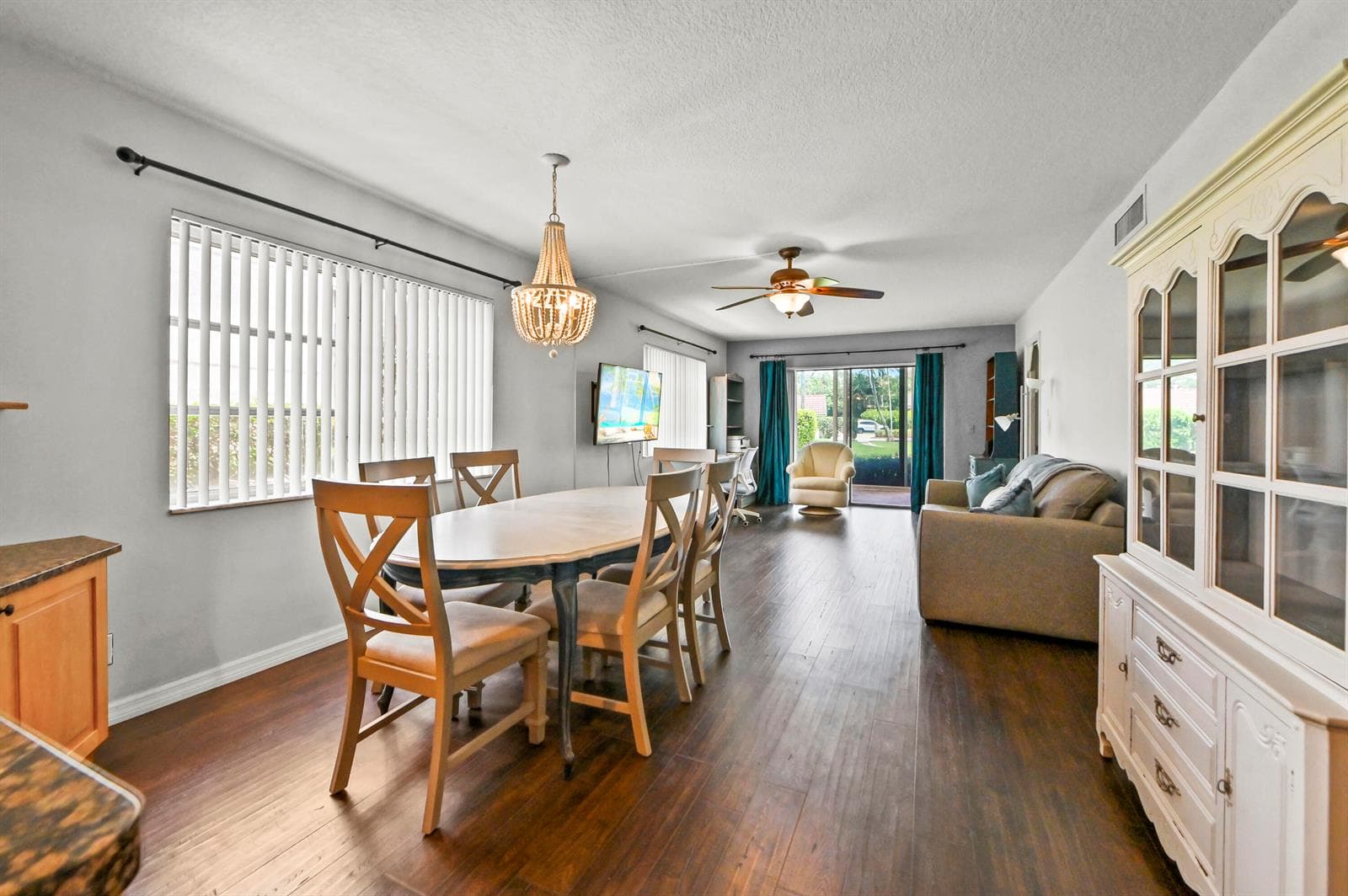 12 Dining room 01