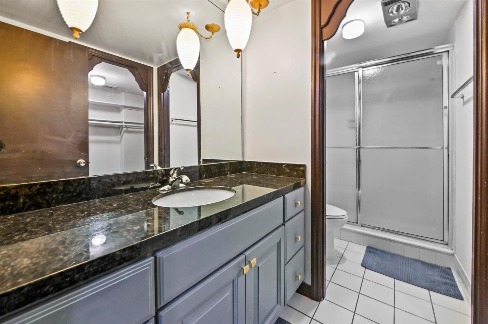 21 Bathroom 01