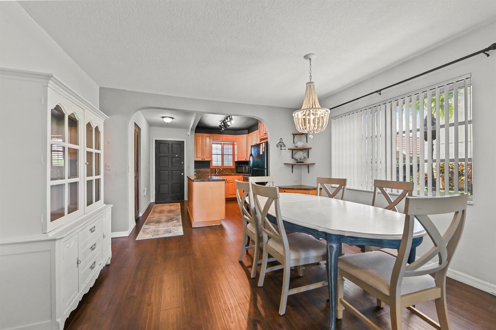 13 Dining room 02