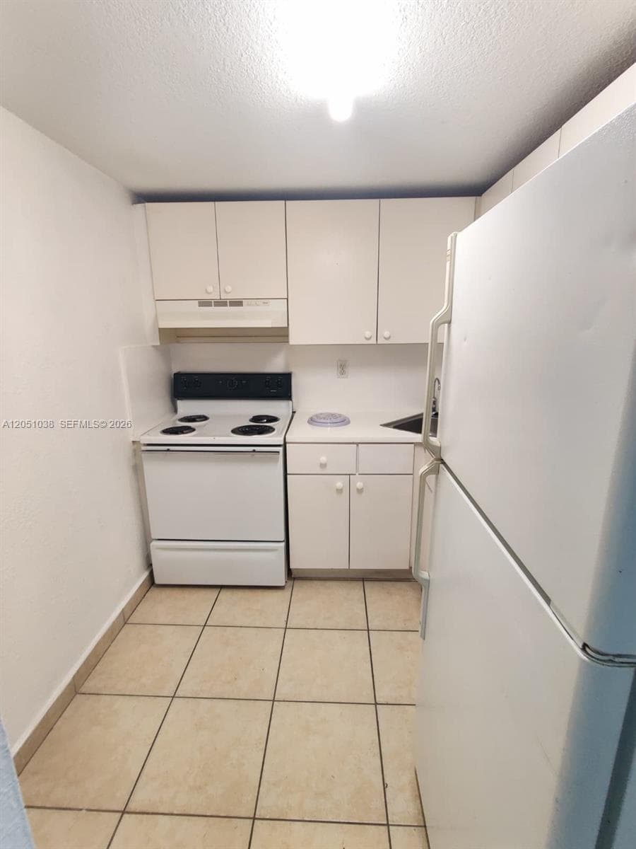 LAS ESTRELLAS CONDO · #414 in Hialeah - Photo 7