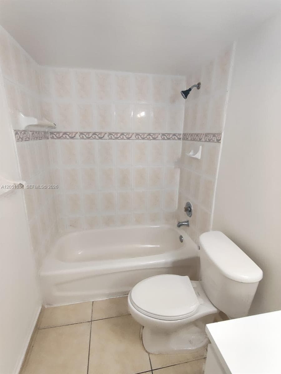 LAS ESTRELLAS CONDO · #414 in Hialeah - Photo 11