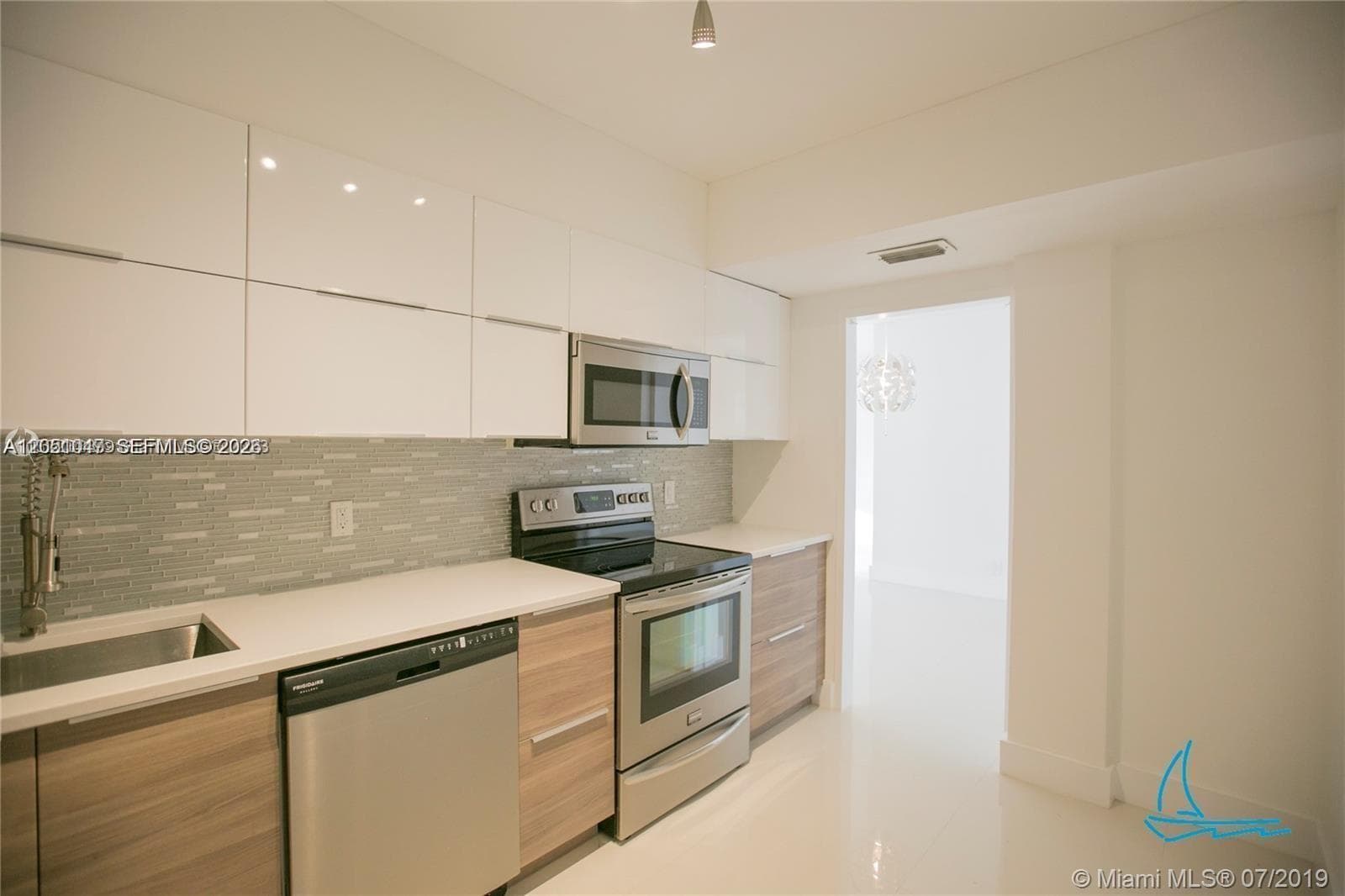London Towers · #302S in Bay Harbor Islands - Photo 8