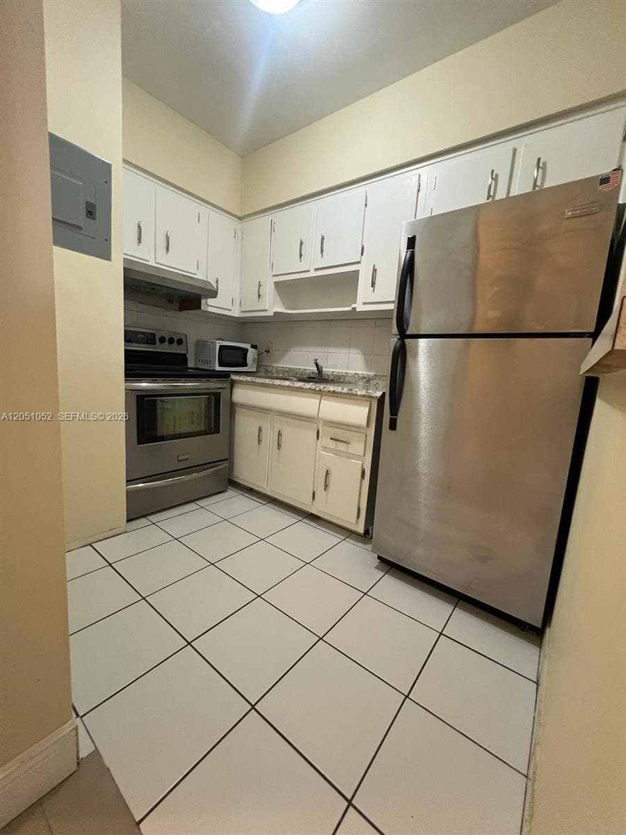 PASADENA GARDEN APARTMENT · #210 in Hallandale Beach - Photo 6