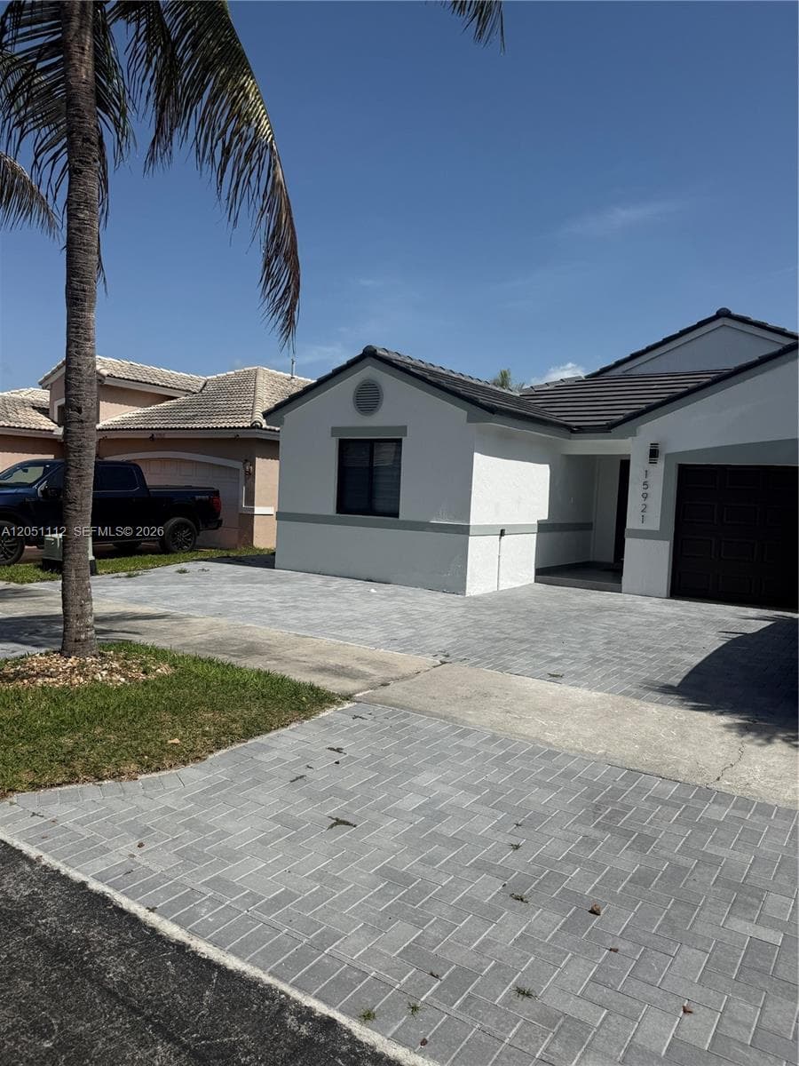 15921 SW 82 ST photo 2