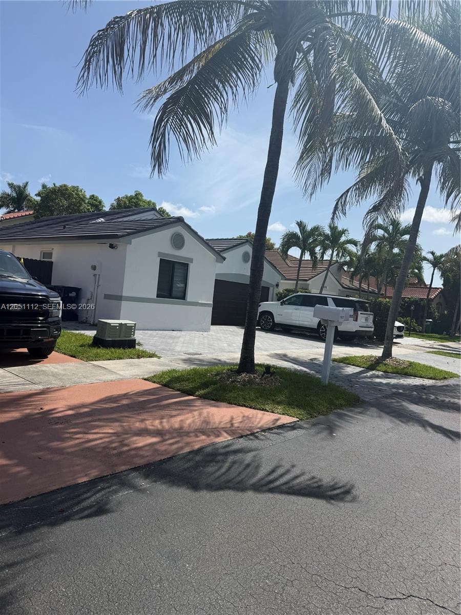 15921 SW 82 ST photo 3
