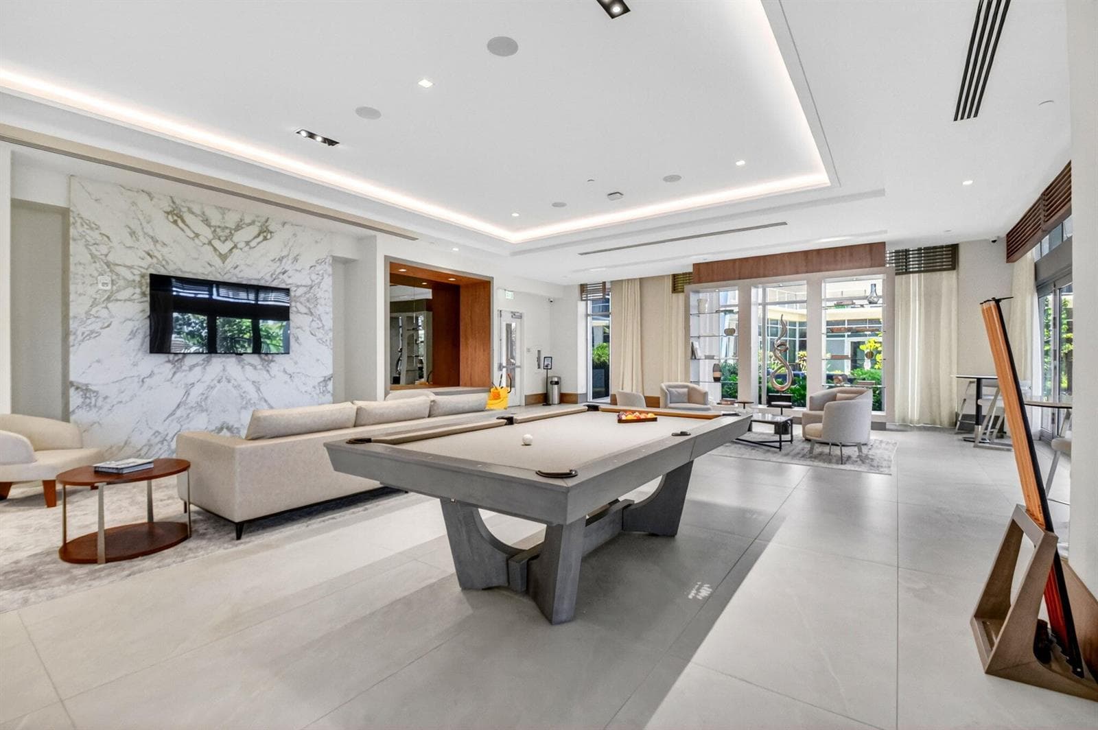 Amenities . Lounge