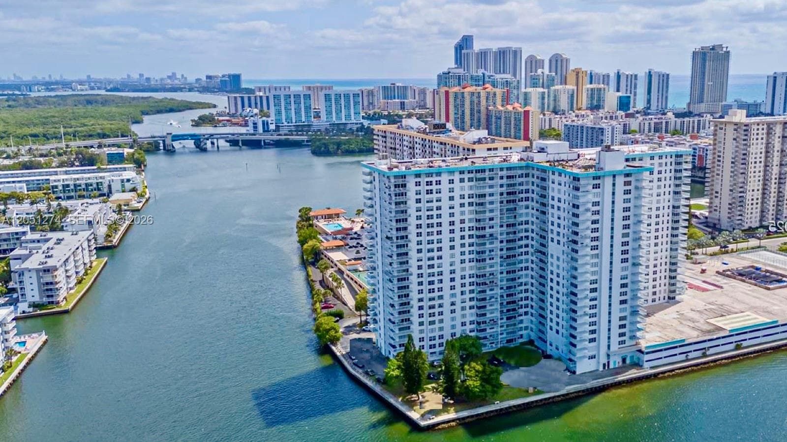 Winston Towers 500 · #1907 in Sunny Isles Beach - Photo 2