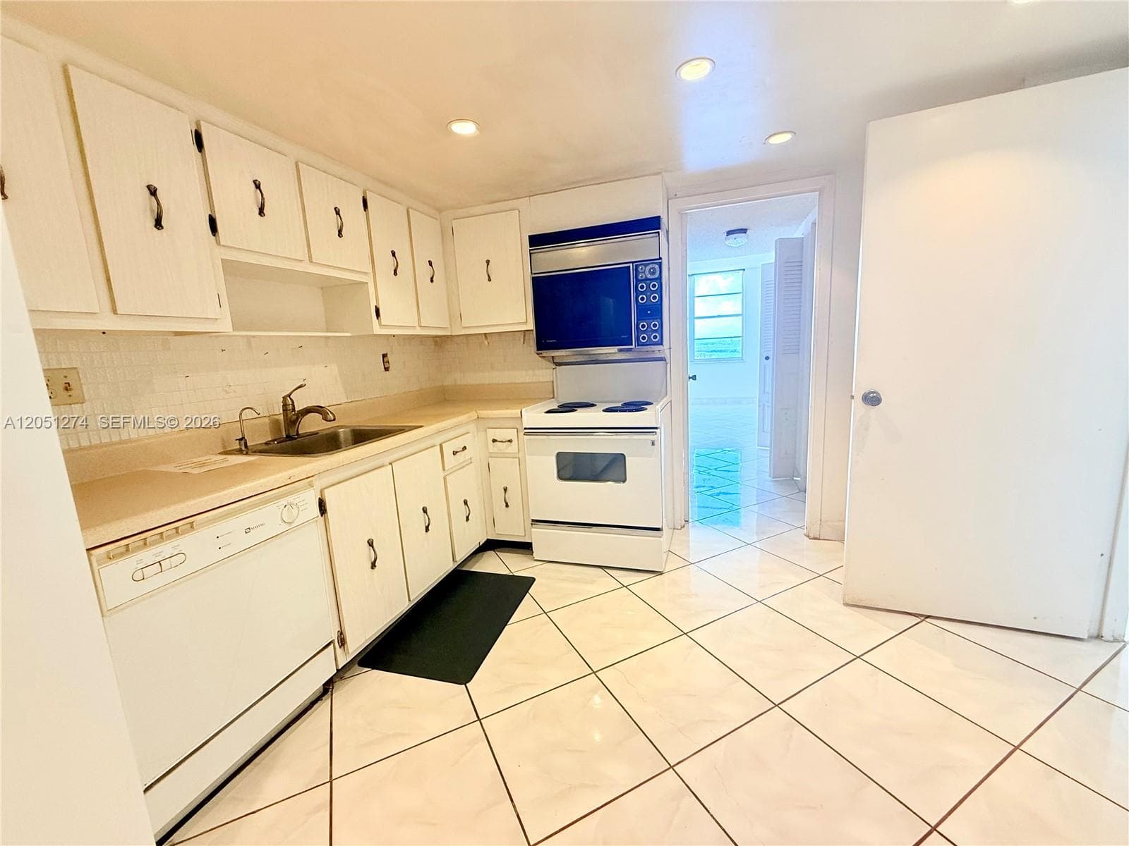 Winston Towers 500 · #1907 in Sunny Isles Beach - Photo 14