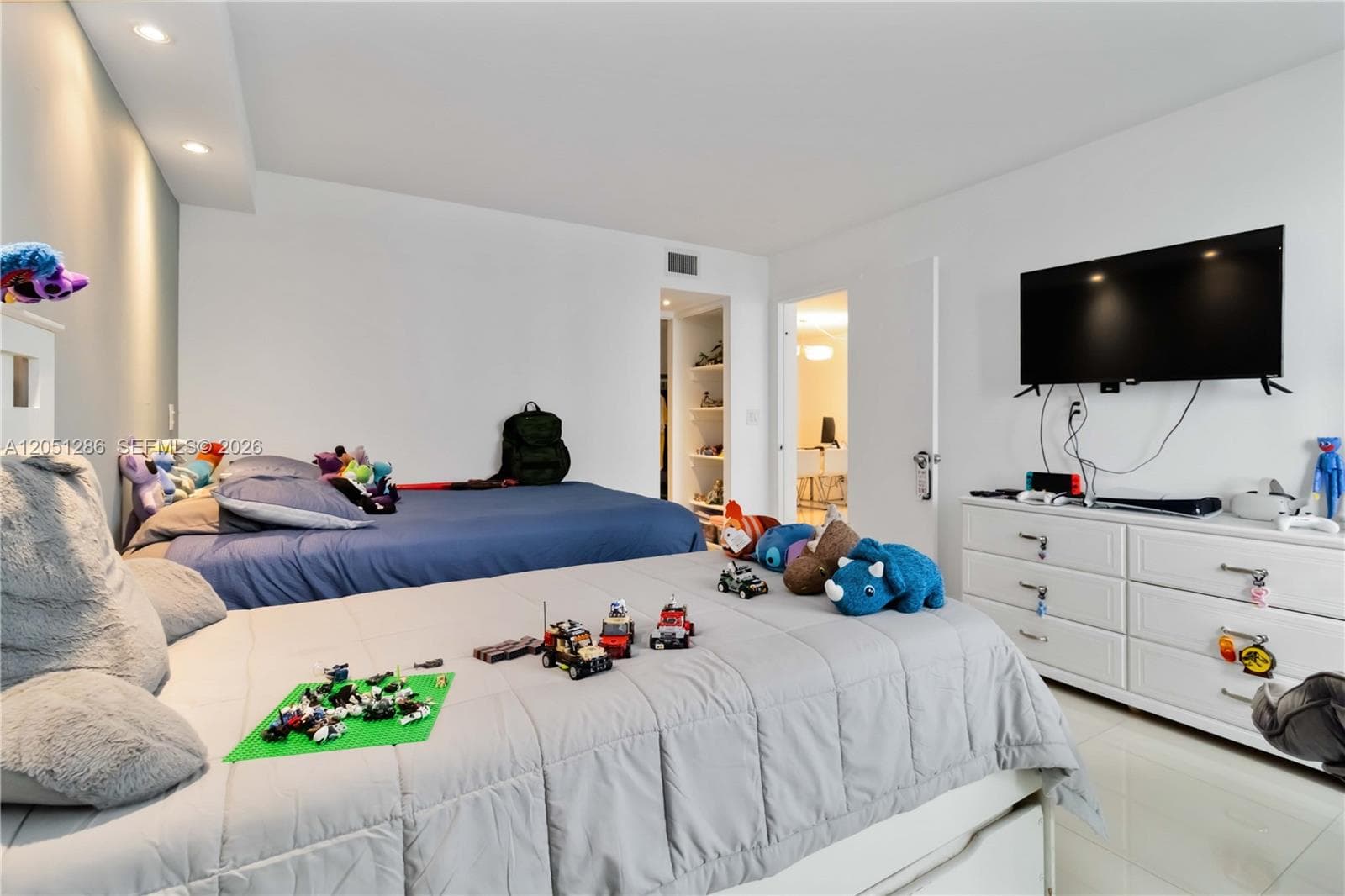 Arlen House East · #2014 in Sunny Isles Beach - Photo 11