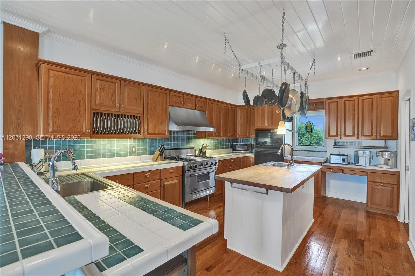 107 Valencia Dr photo 32