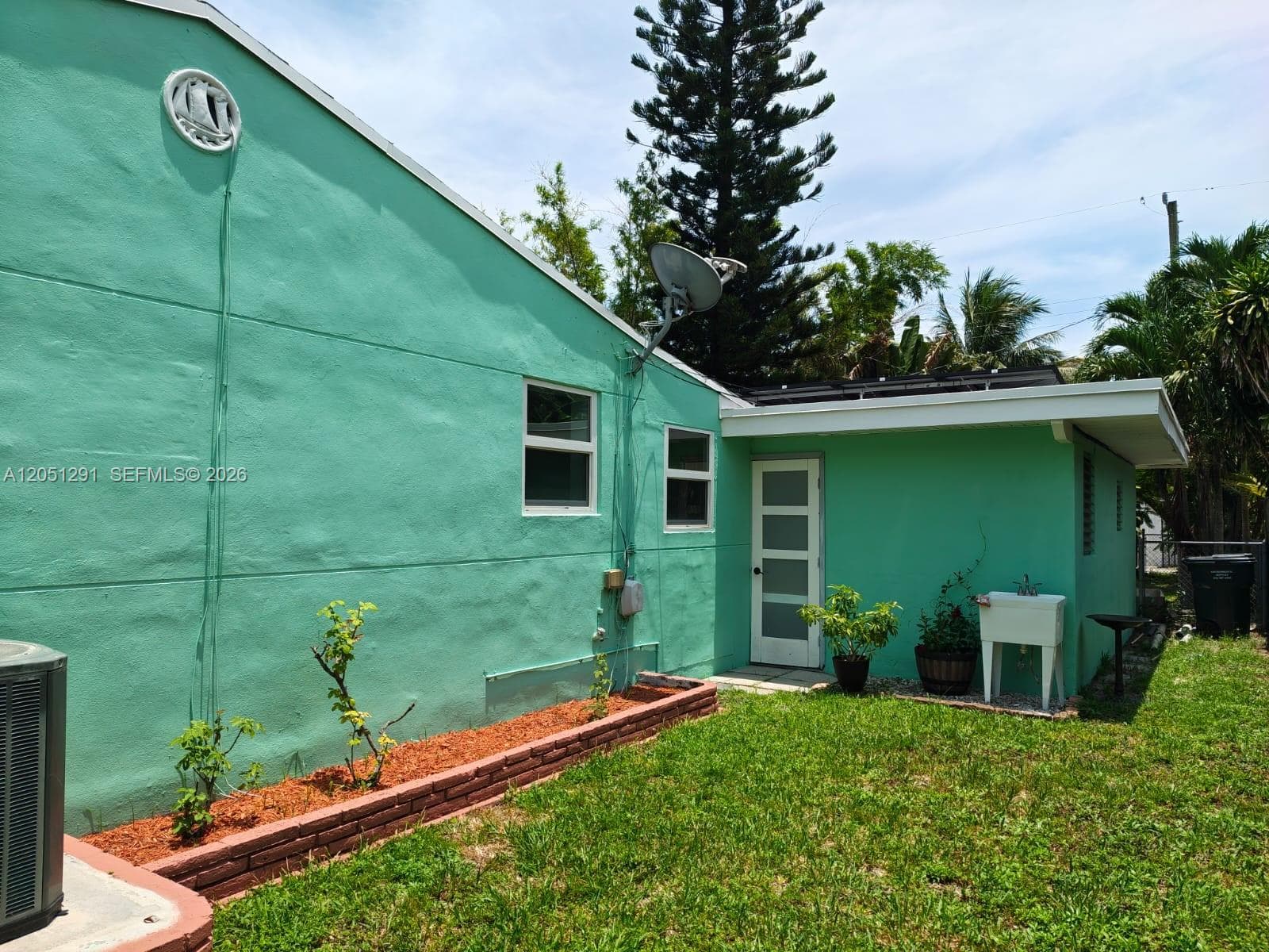 2418 Scott St photo 22