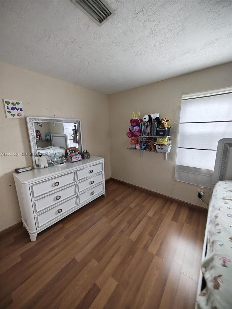 2418 Scott St photo 3