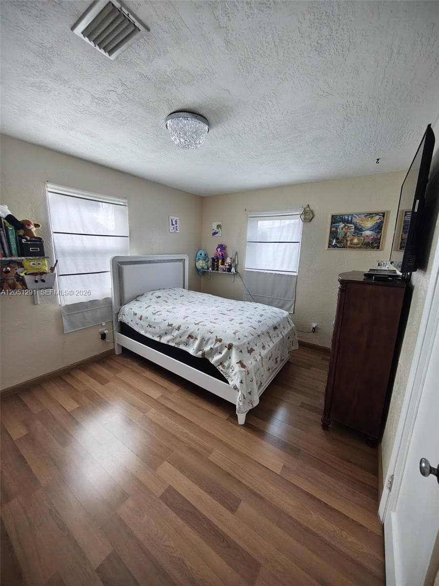 2418 Scott St photo 4