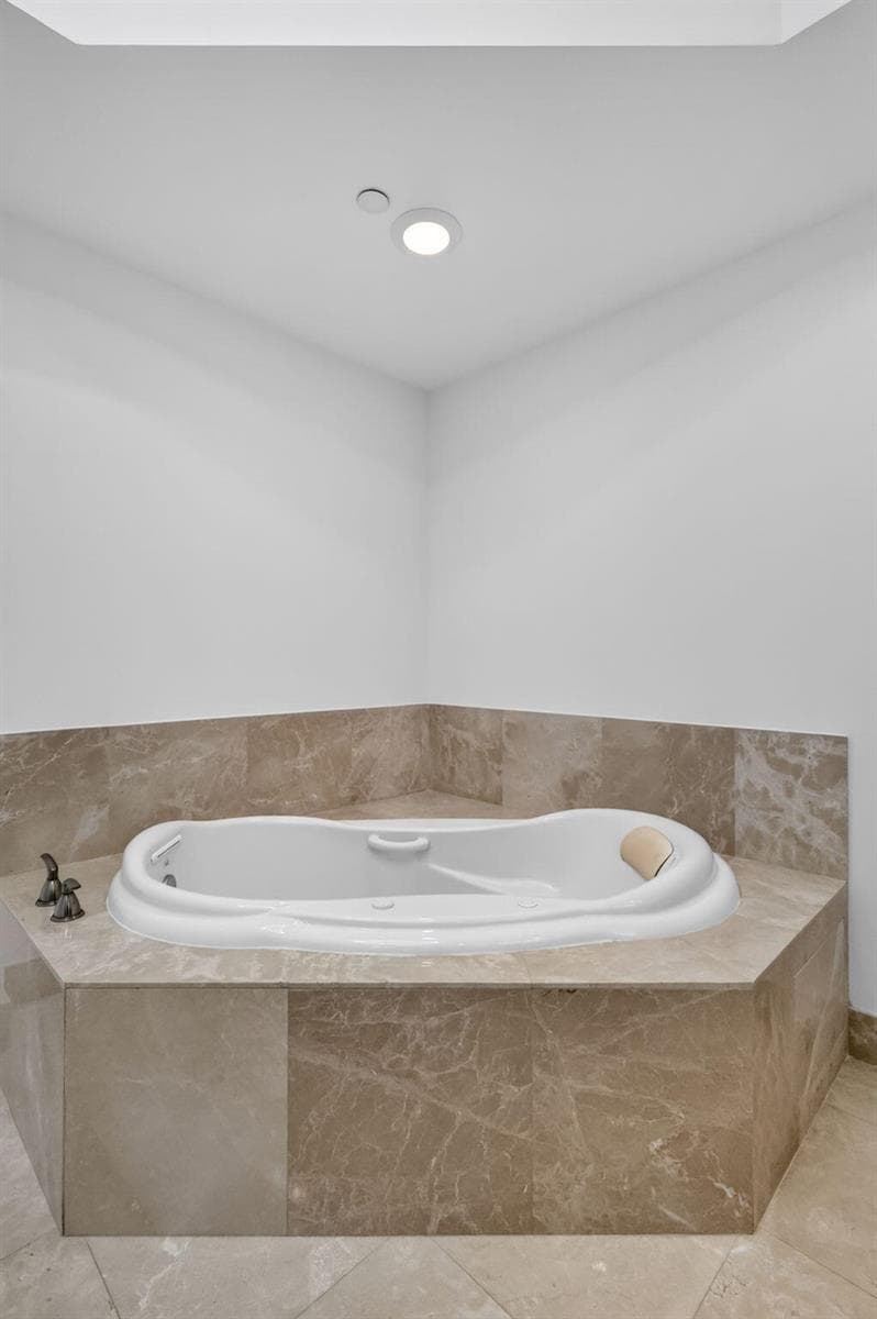 JACUZZI