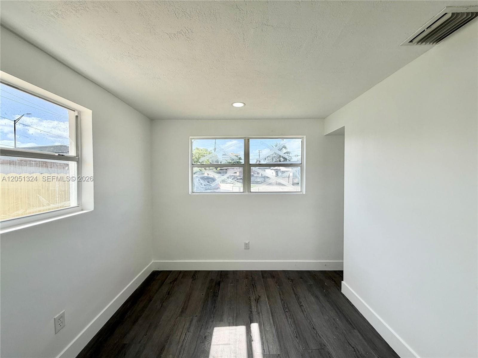 685 SE Park Dr photo 20