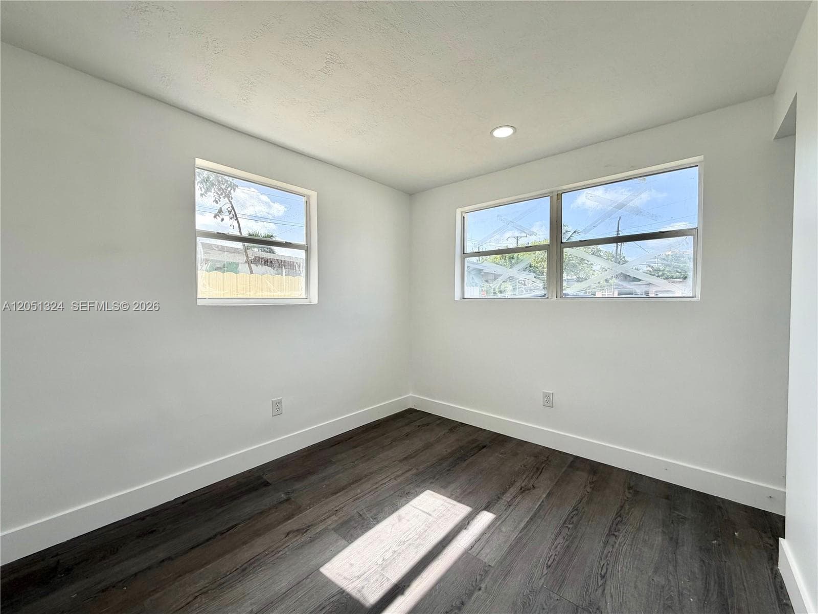 685 SE Park Dr photo 19