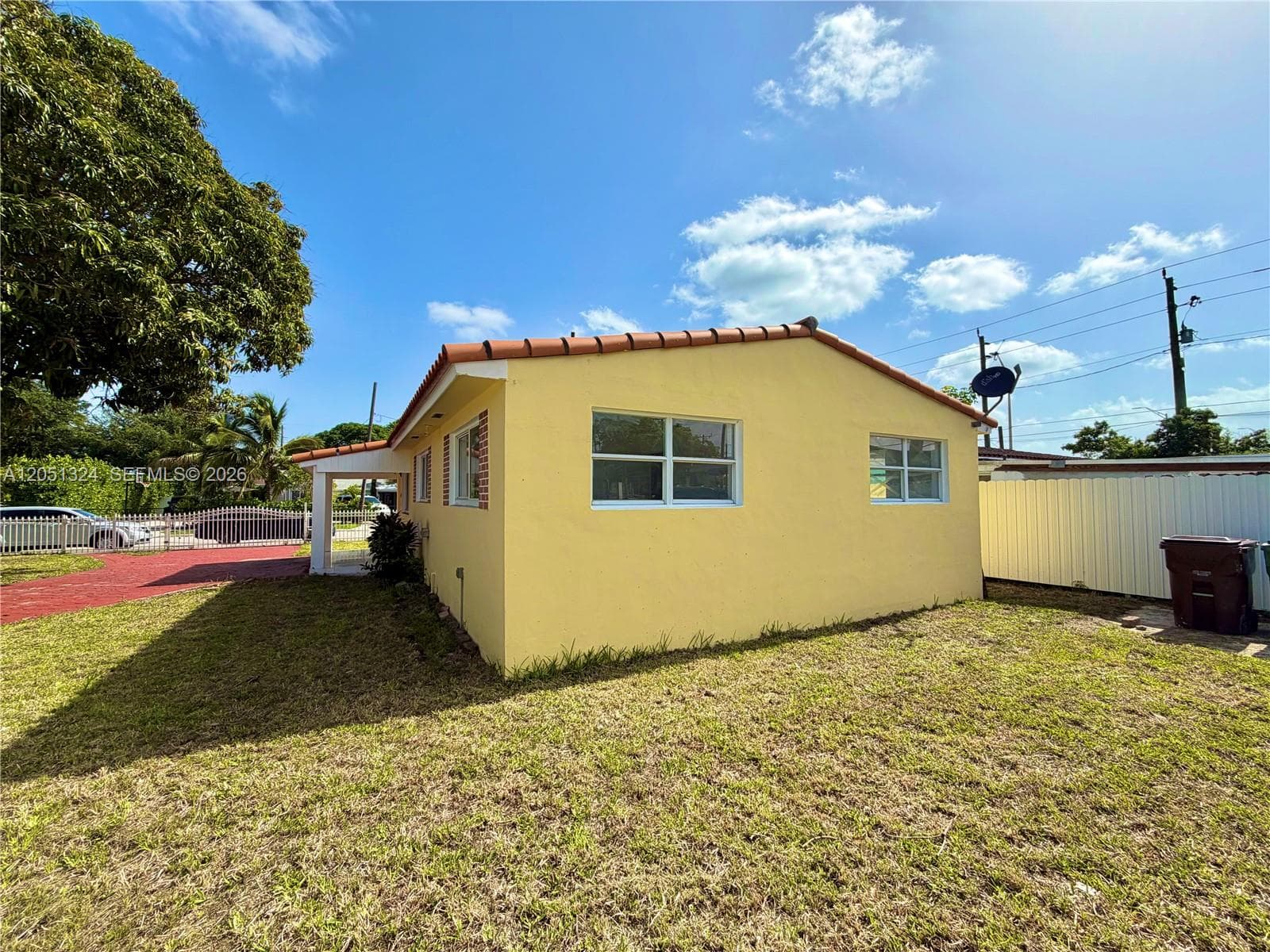 685 SE Park Dr photo 35