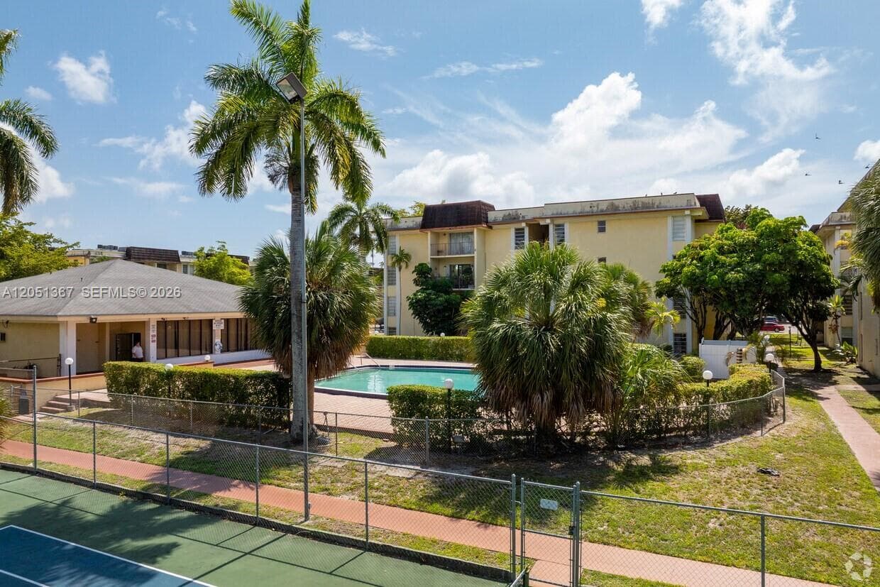 CAPRI GARDENS CONDO · #A409 in North Miami - Photo 2