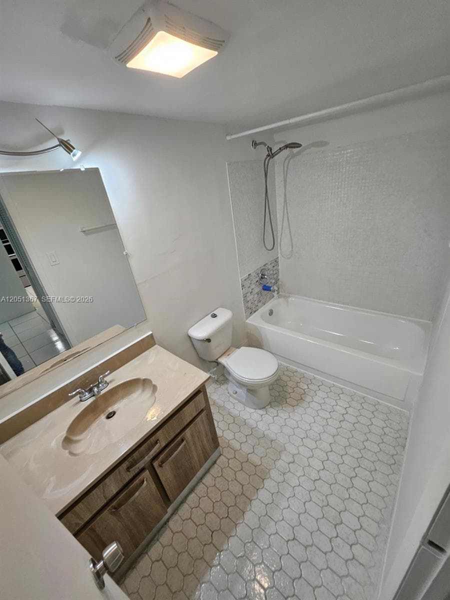 CAPRI GARDENS CONDO · #A409 in North Miami - Photo 10