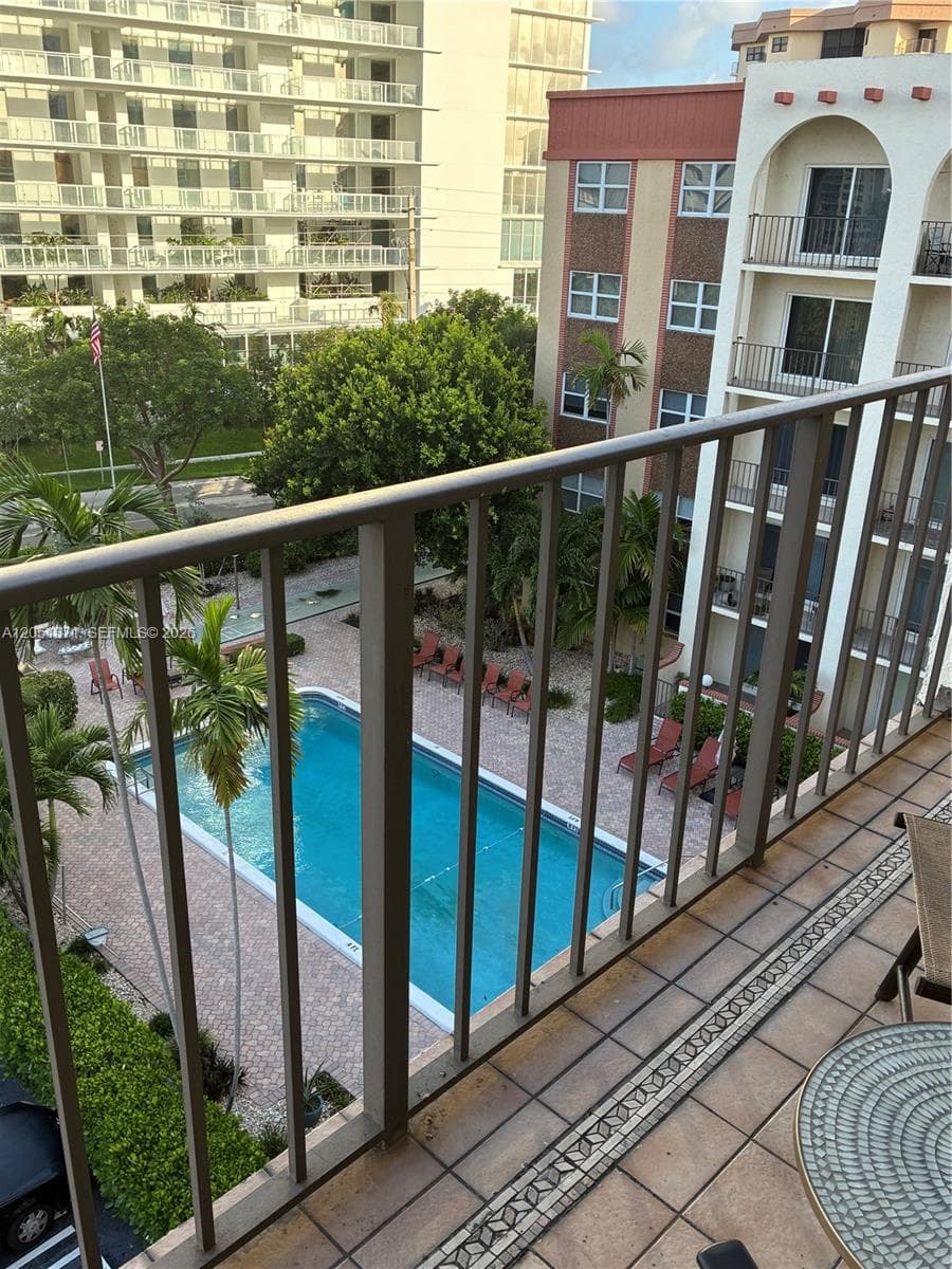 LADO DEL RIO CONDO · #501 in Pompano Beach - Photo 3