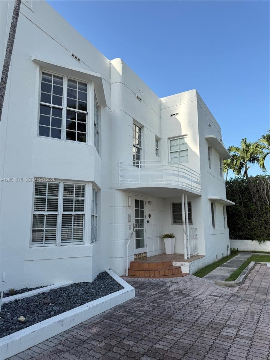 ALOHA CONDO · #203 in Miami Beach - Photo 2