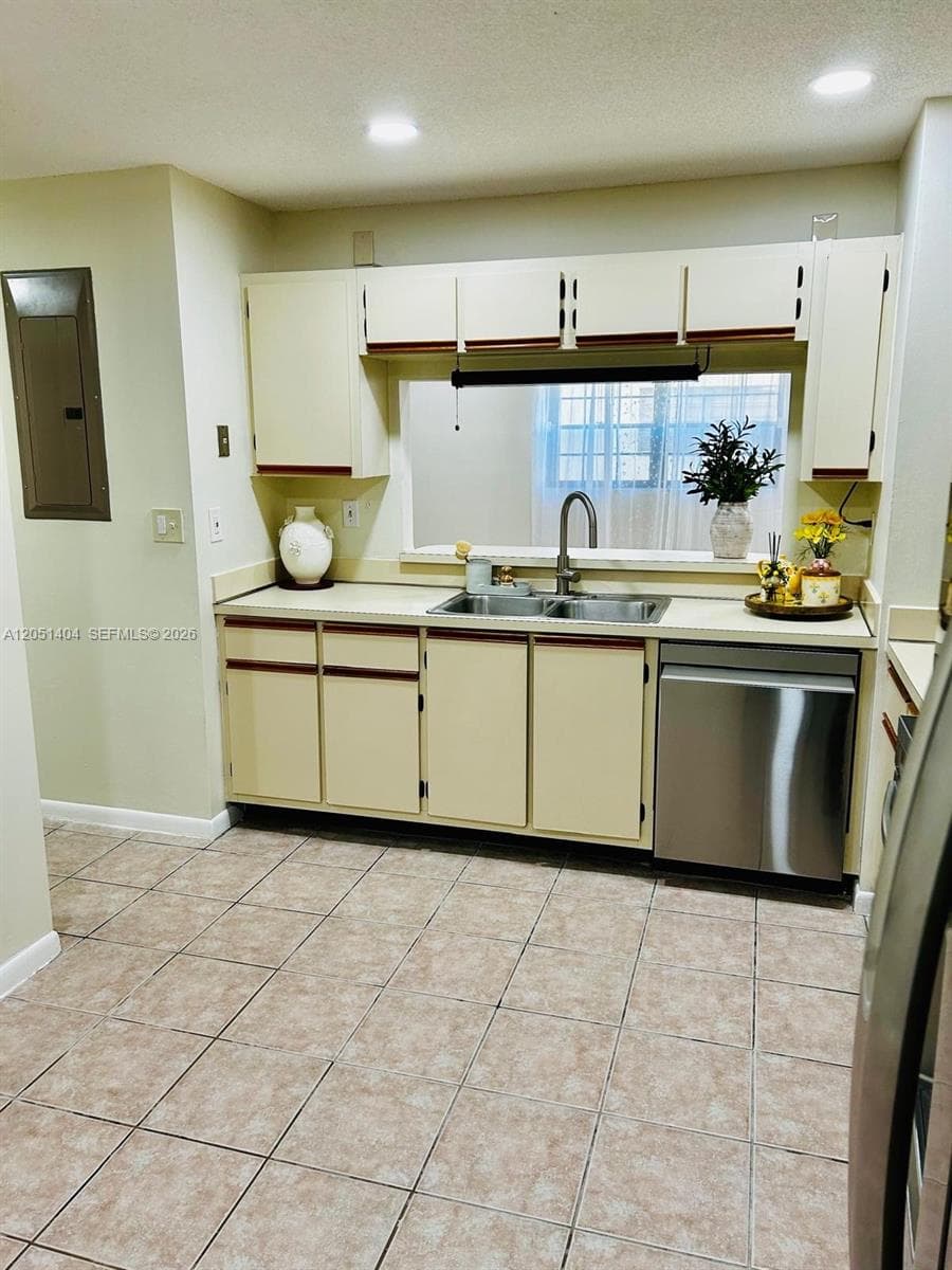 6524 NW 188th Ln photo 9