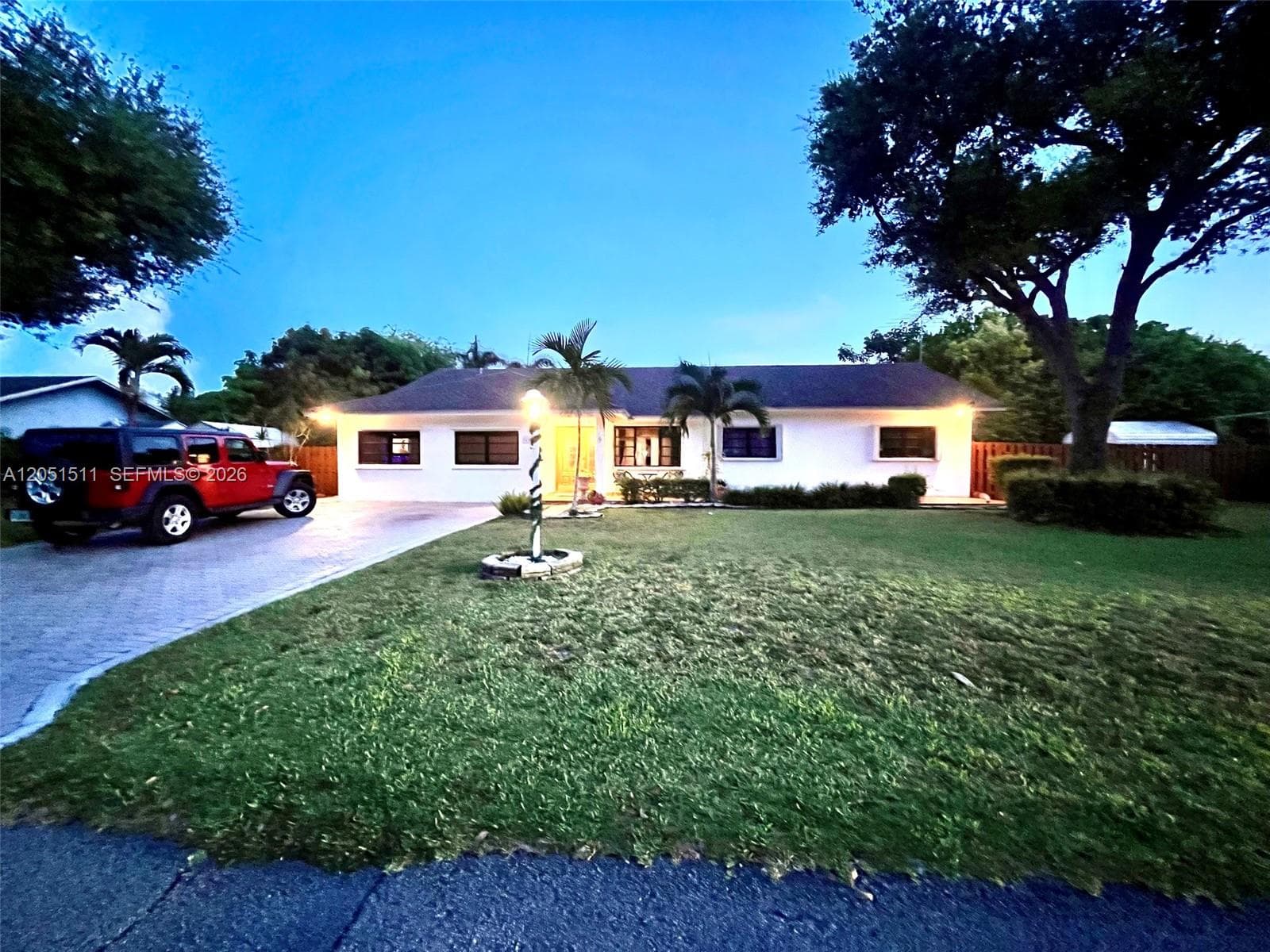 16330 SW 282nd St photo 2