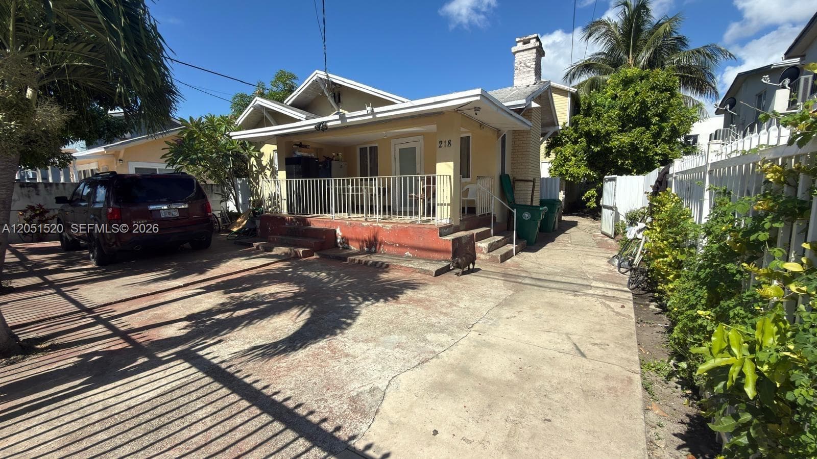 218 SW 10th Ave photo 2