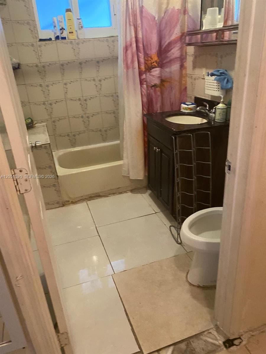 218 SW 10th Ave photo 8