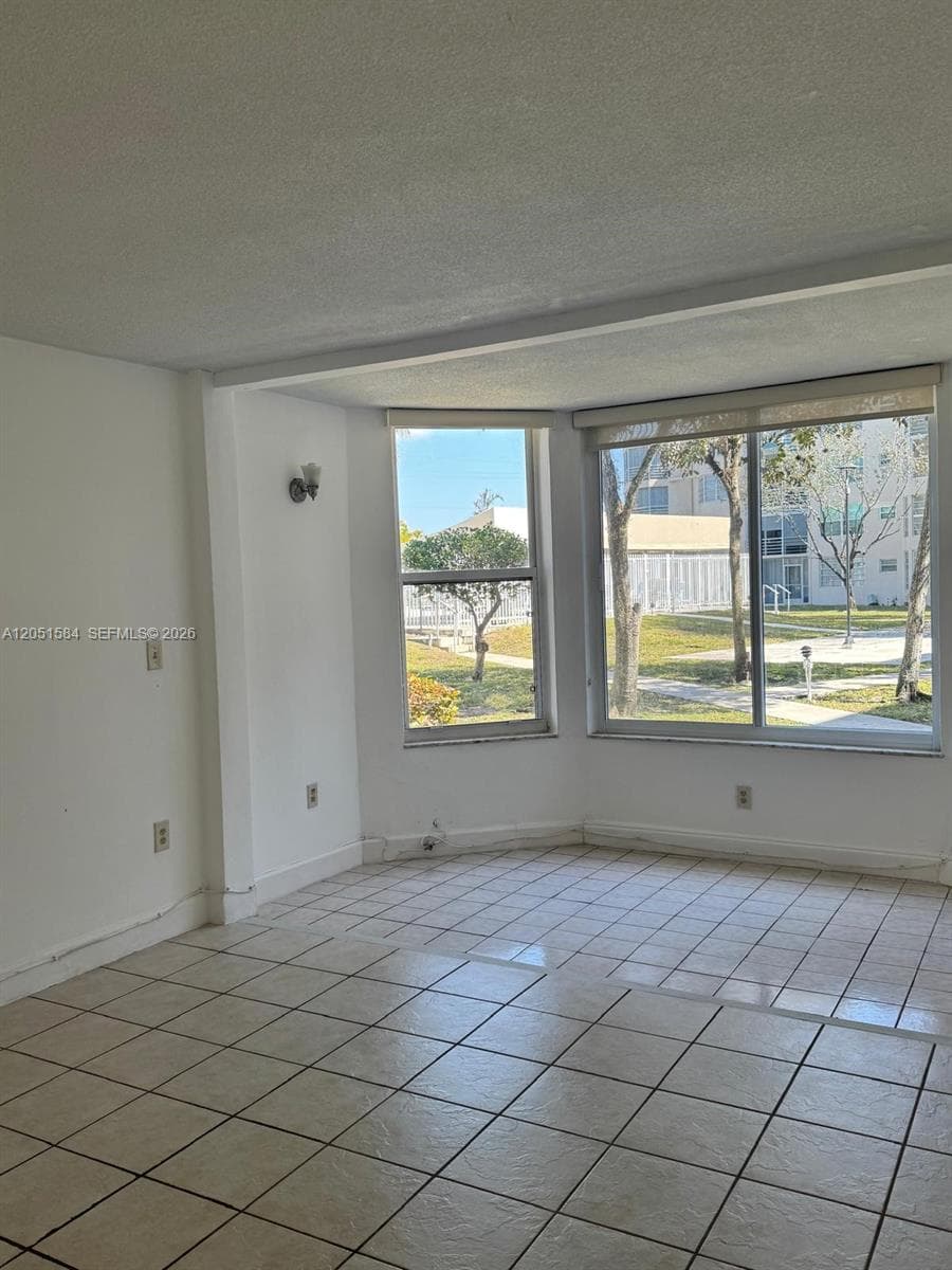 ROLLING GREEN CONDO D · #D108 in Miami - Photo 4
