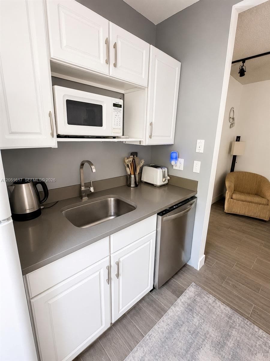 BEACH RIDGE APTS CO-OP · #16 in Fort Lauderdale - Photo 7