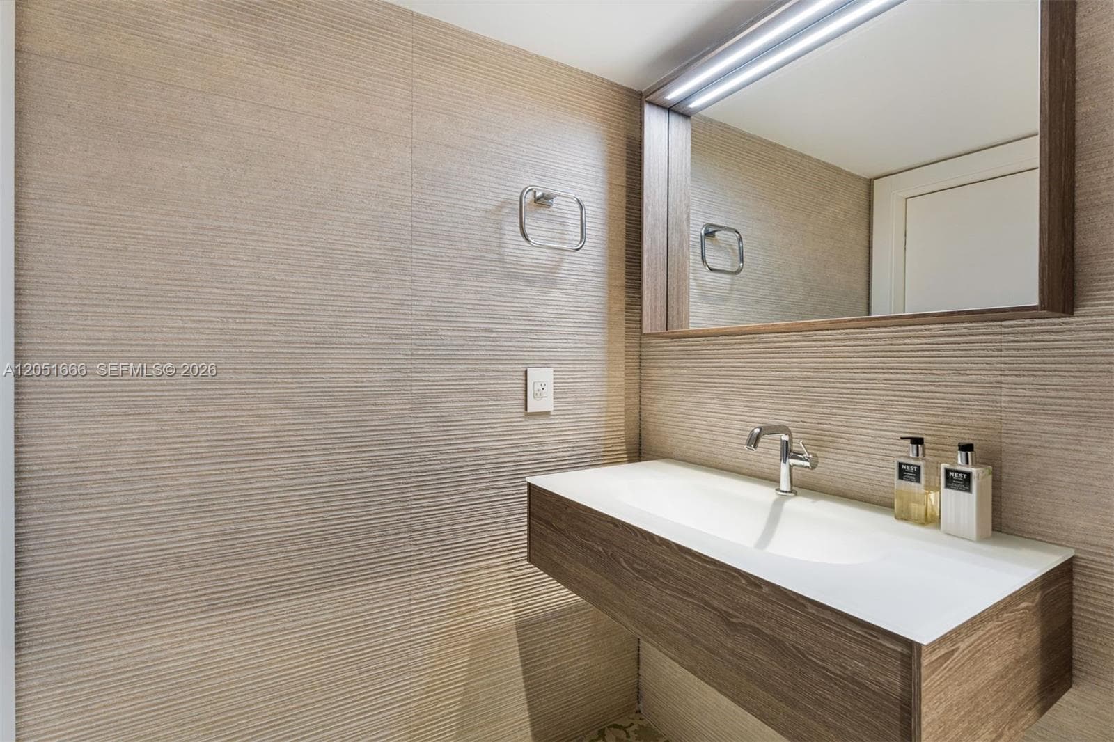 Commodore Club South · #801 in Key Biscayne - Photo 12
