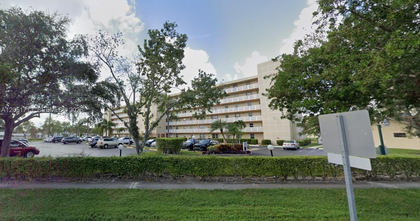MEADOWBROOK LAKES · #505 in Dania Beach - Photo 2