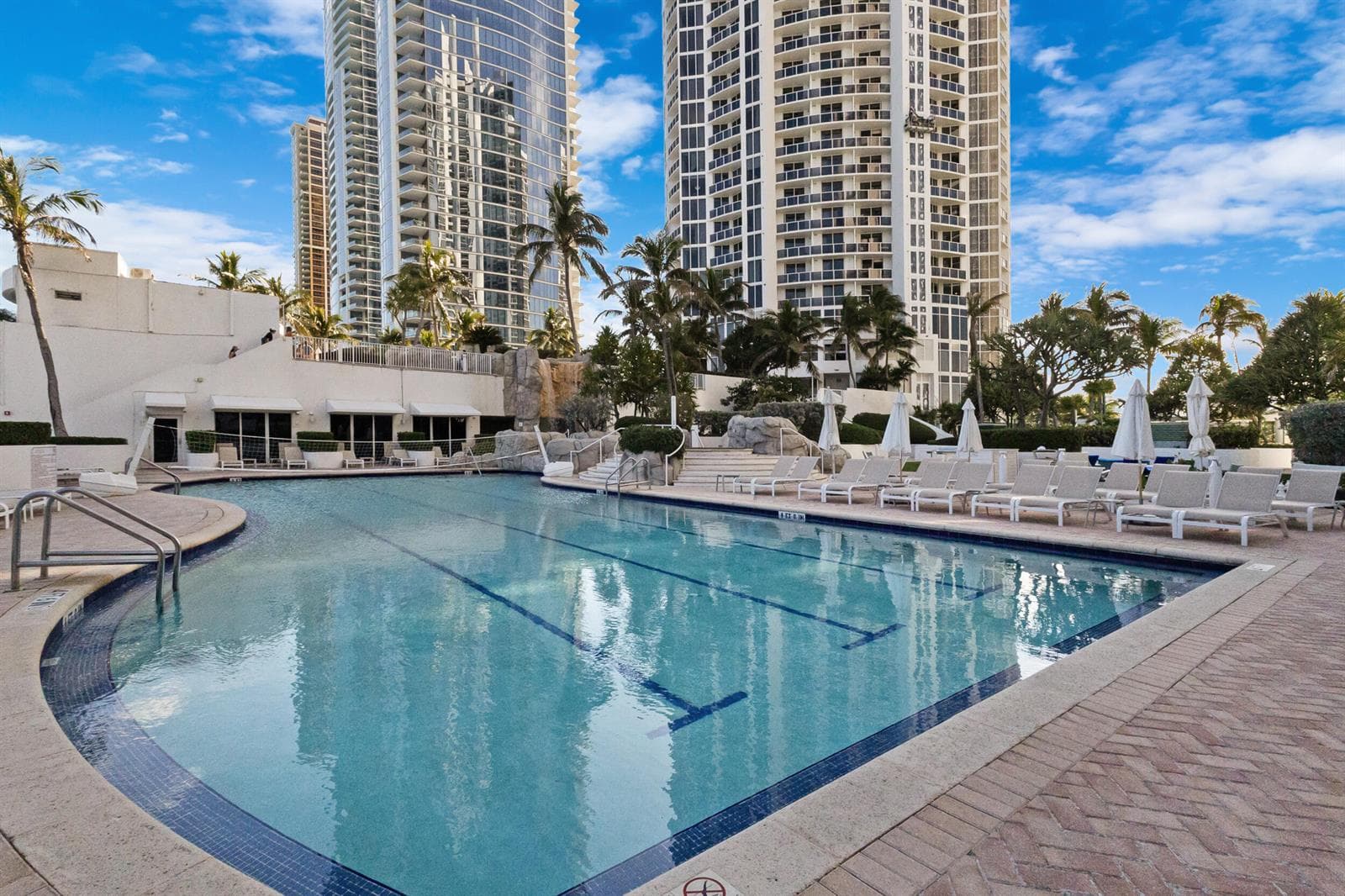 accutour_01 18001-collins-ave-unit-050