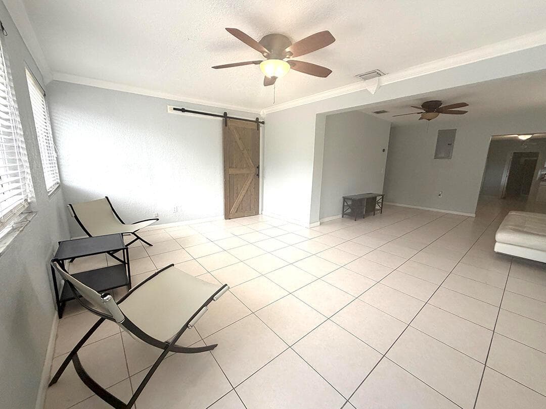 Livingroom area 5